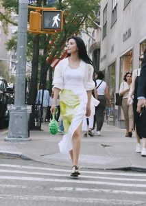 图片[2]-跟明星学穿搭——白衬衫+半身群，高级又洋气-muzimeixue