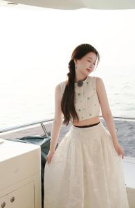 虞书欣式穿搭引爆短剧潮流-muzimeixue